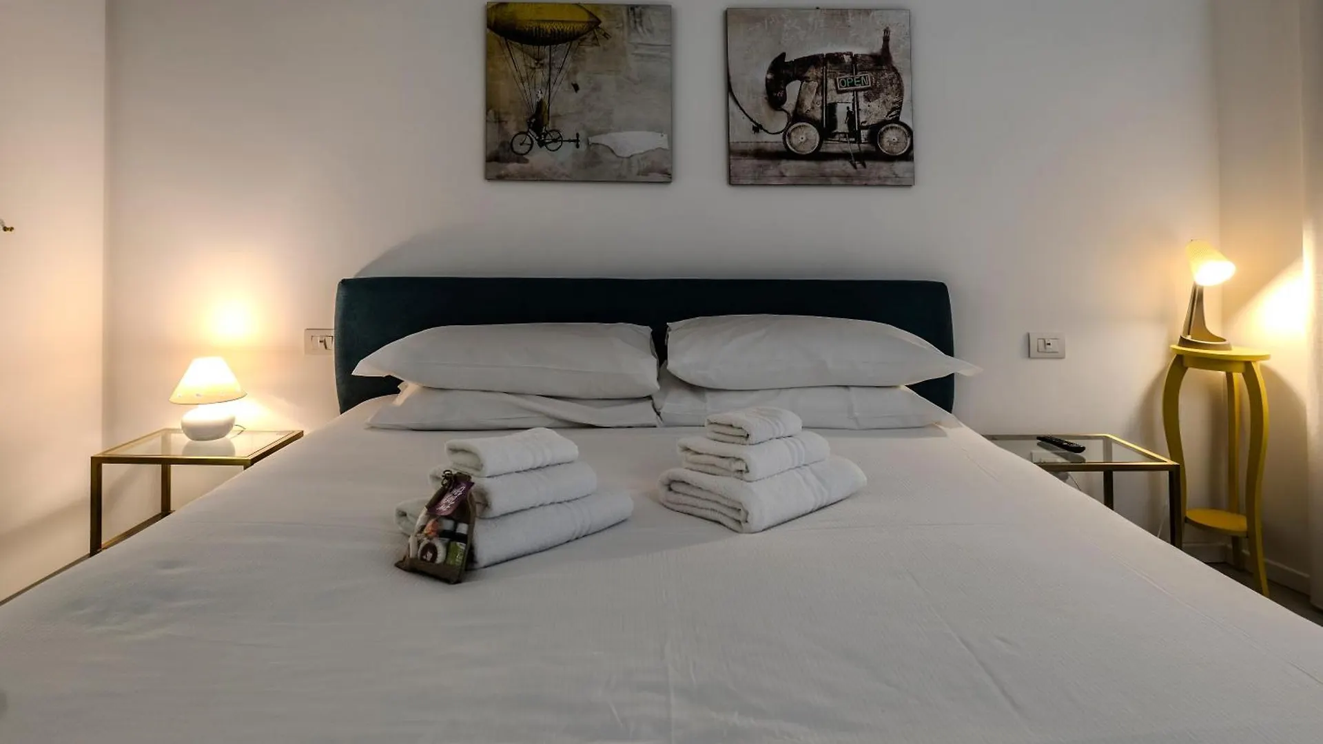 Restart Accommodations Trevi 로마 0*,