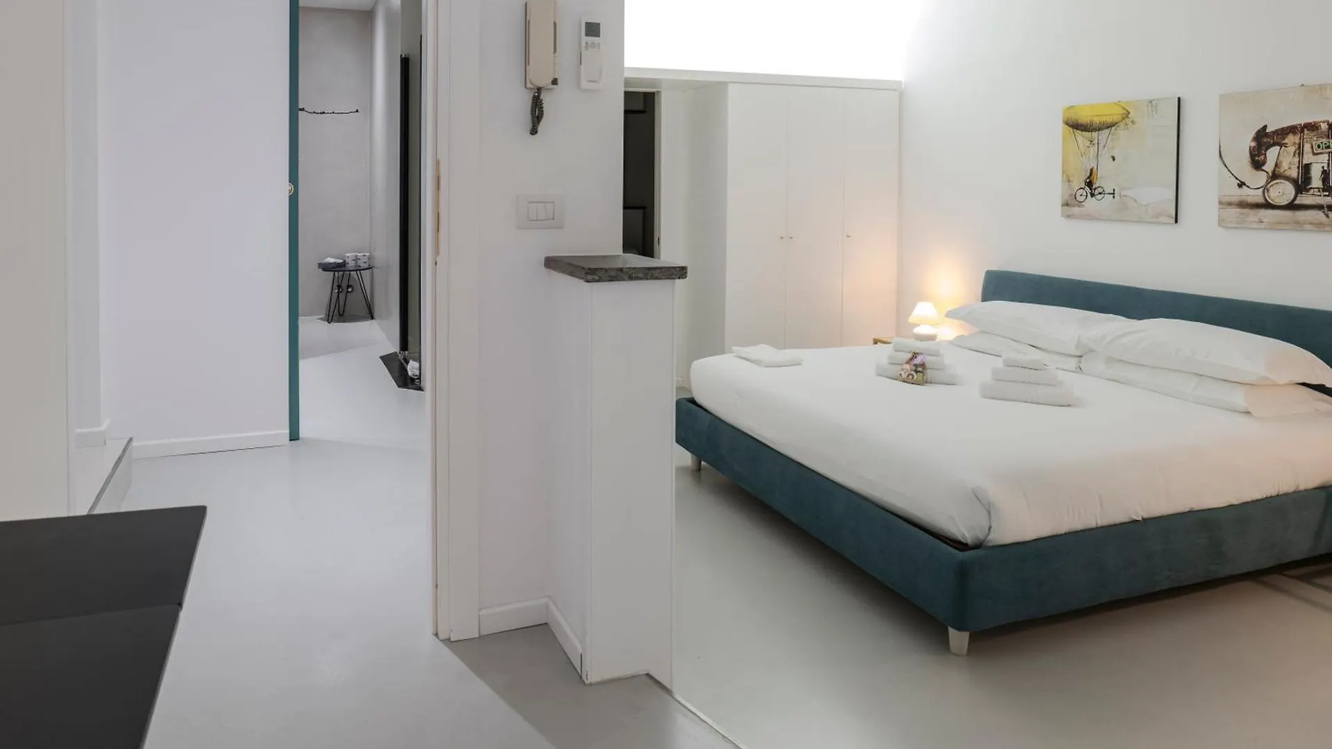 Restart Accommodations Trevi 로마 0*,